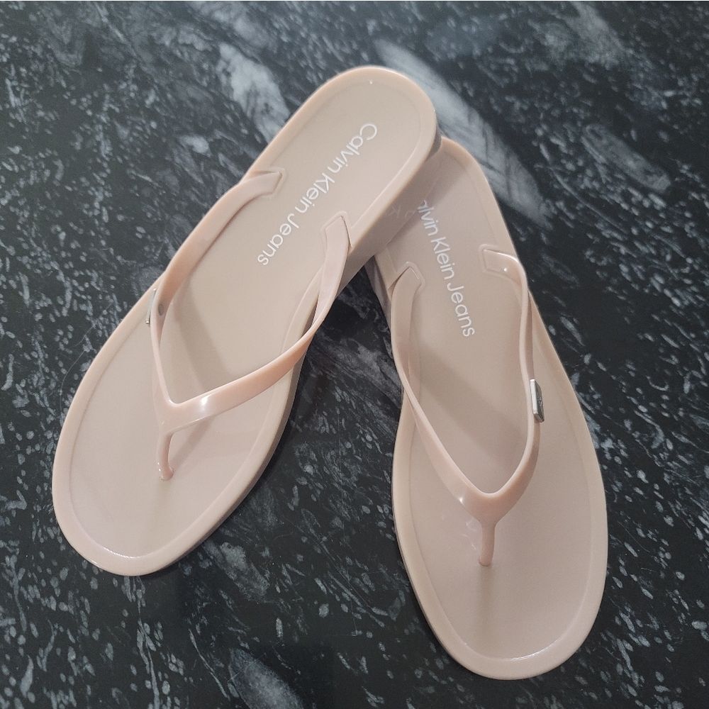 BRAND NEW CALVIN KLEIN WOMEN's FLIP FLOP R3